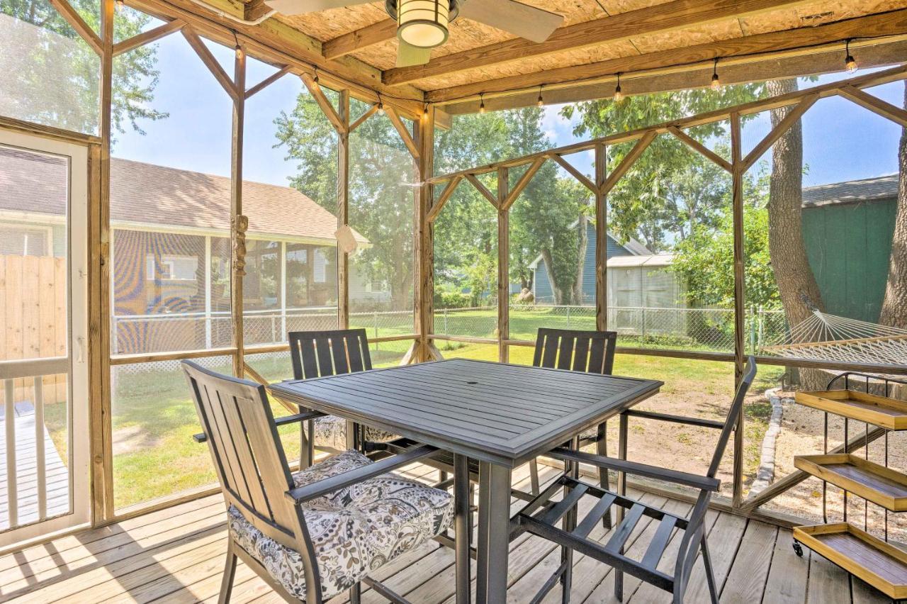 Chic Cottage With Private Yard Steps To Beach! Colonial Beach Exterior photo